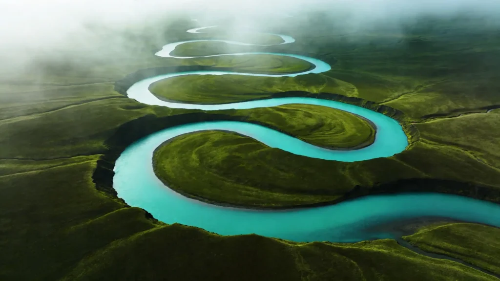 Engelleri aşmak yerine onların etrafından zarifçe dolanan dişil yolculuk.